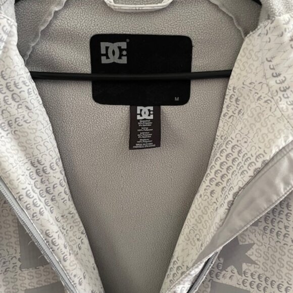 DC Exotex 10000 Hooded Snowboard/Ski Jacket with Thmbholes in Sleeves - Picture 3 of 5